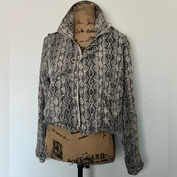 BLANK NYC Snakeskin print spring jacket - Picture 2 of 4